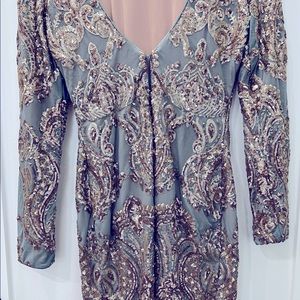 Dress the Population Statement Sequins Lola dress in Blue!